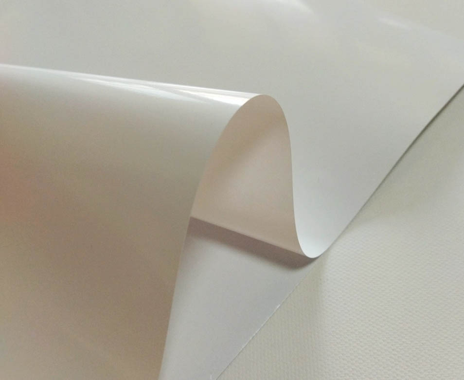 Esmaklassiline valguskastikangas elavate kuvarite jaoks